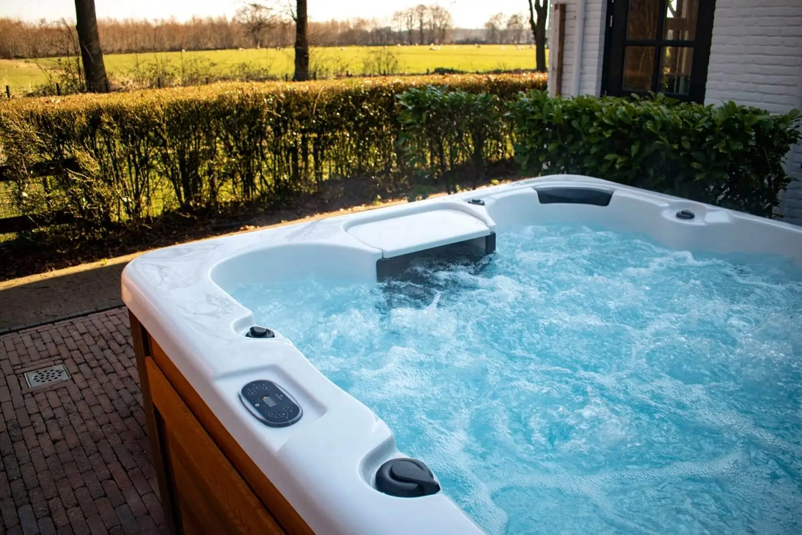 Serena-Spa-Jacuzzi-Waterwel-007-1600x1067